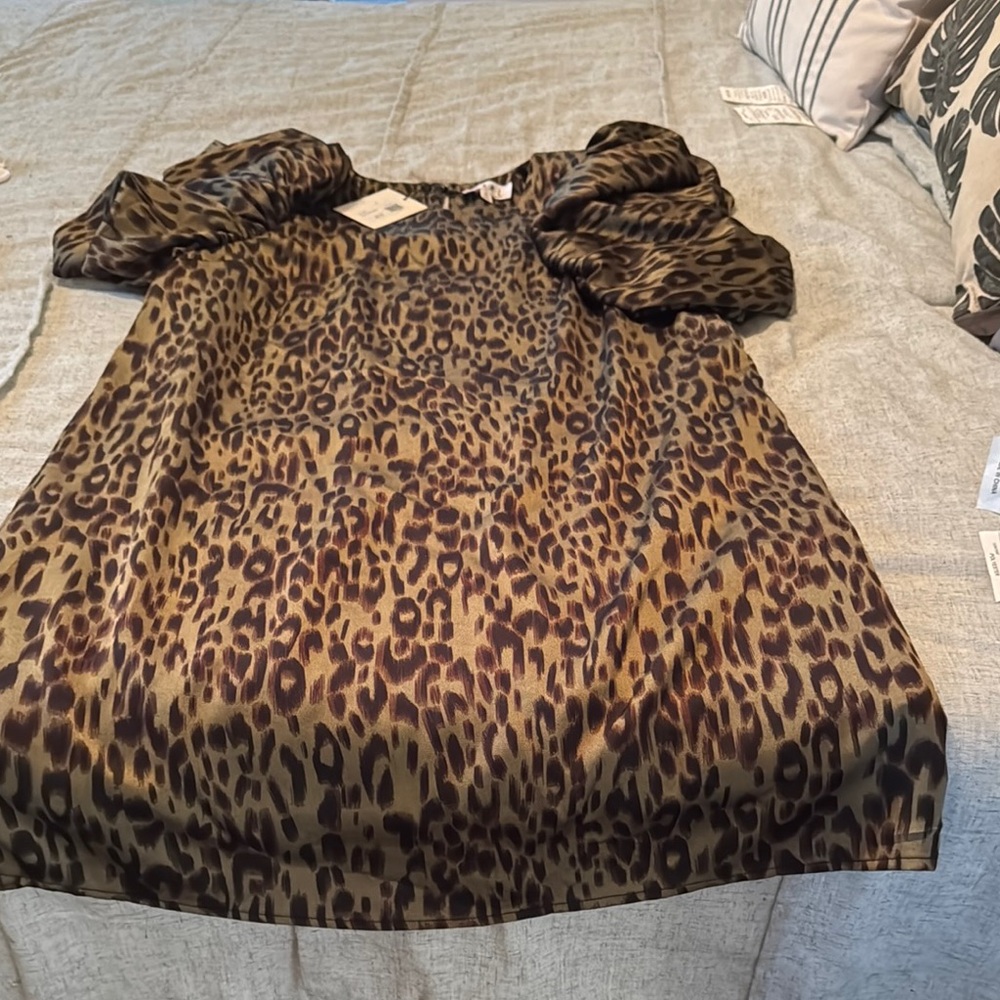 Leopard Print Puff Sleeve Top